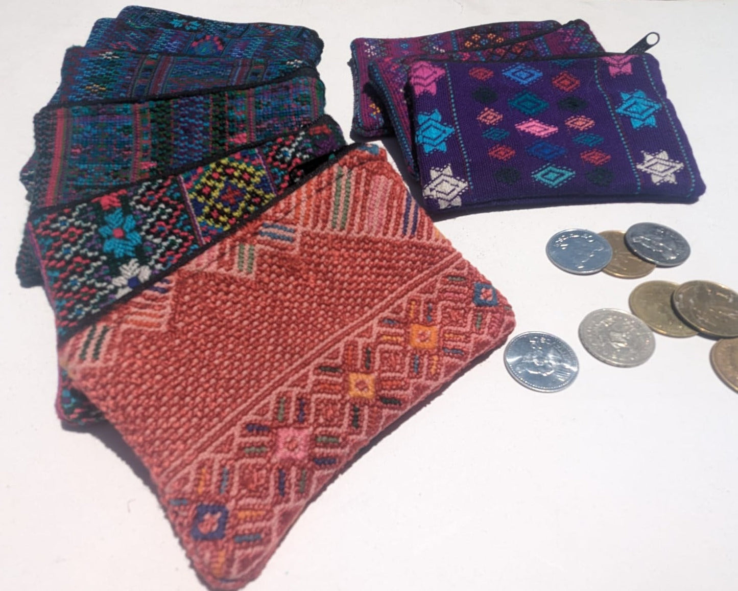 Portamonete Huipil intrecciato a mano: contenitore sostenibile ed elegante