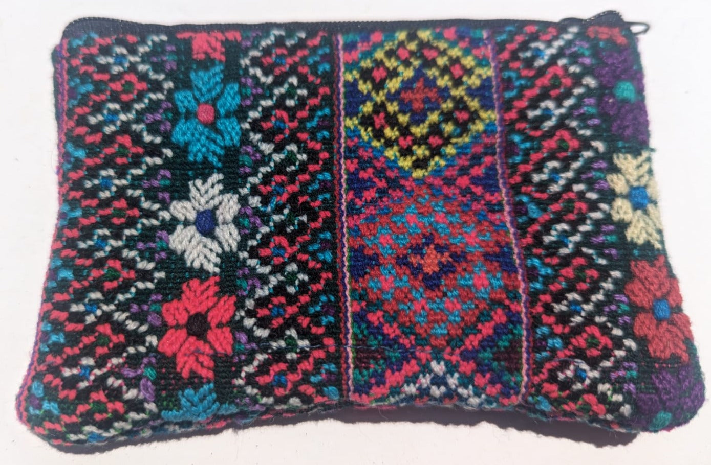 Portamonete Huipil intrecciato a mano: contenitore sostenibile ed elegante