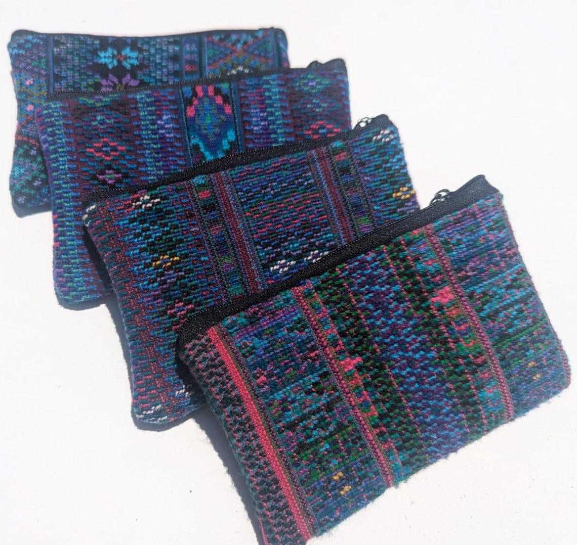 Portamonete Huipil intrecciato a mano: contenitore sostenibile ed elegante