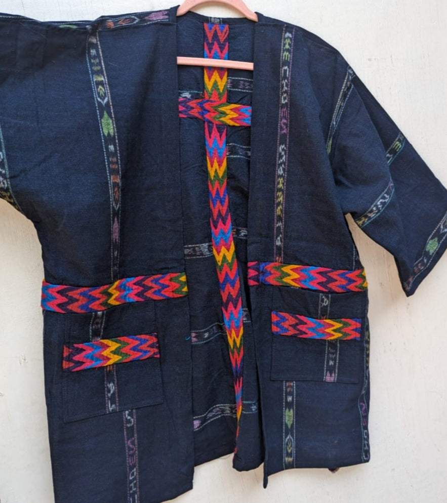 Kimono riciclato tessuto a mano: sostenibile ed elegante
