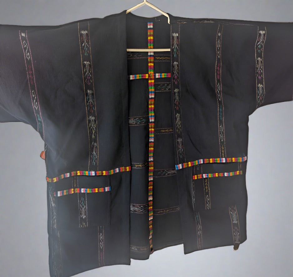 Kimono riciclato tessuto a mano: sostenibile ed elegante