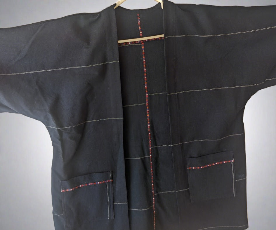 Kimono riciclato tessuto a mano: sostenibile ed elegante