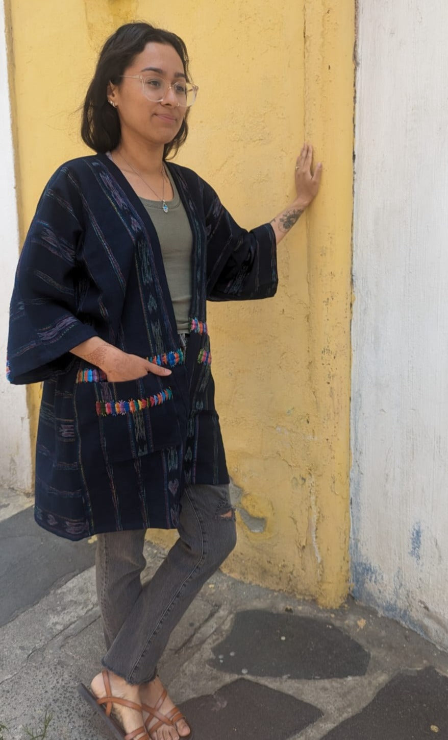 Kimono riciclato tessuto a mano: sostenibile ed elegante