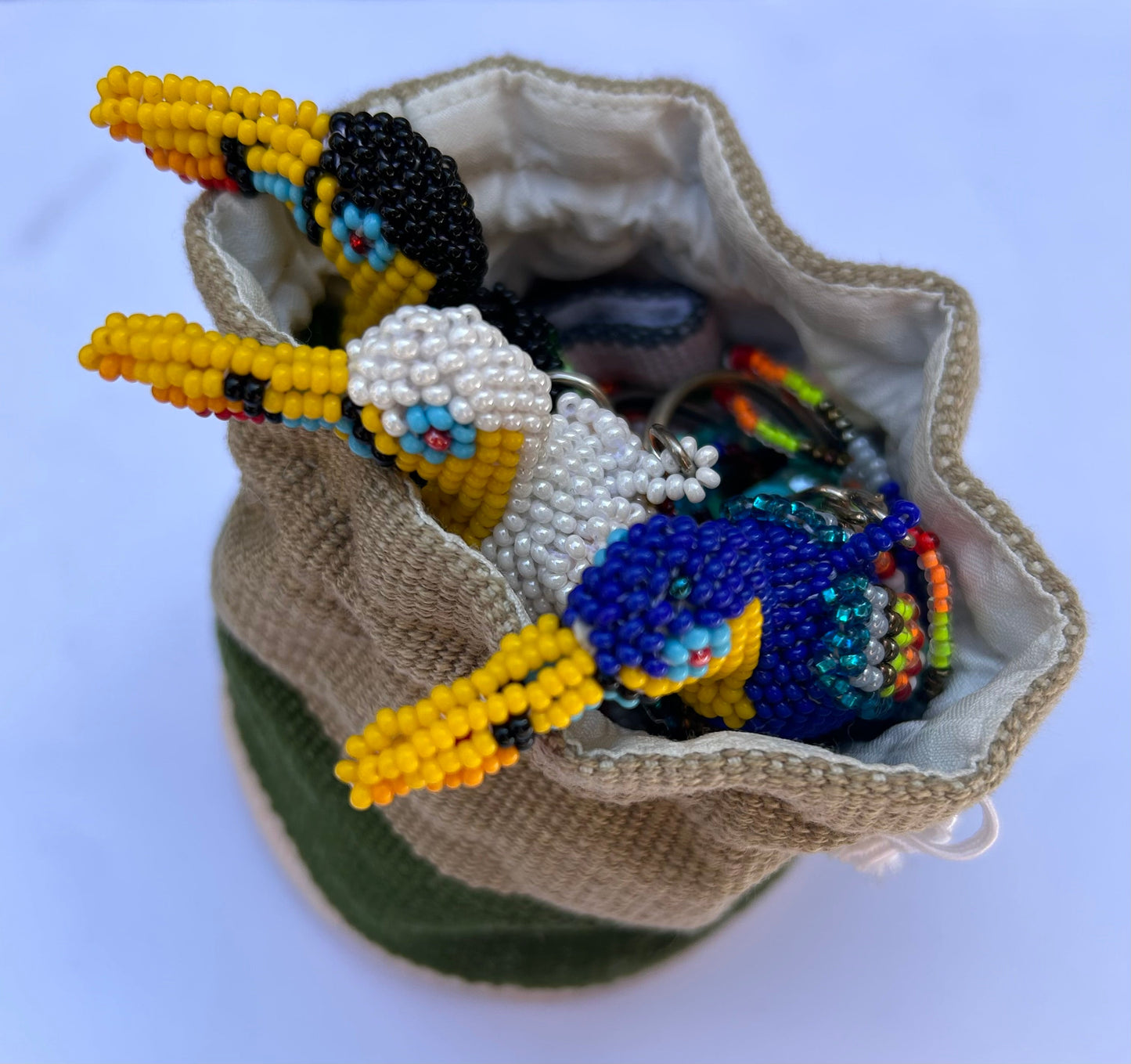 Set di portachiavi con perline fatti a mano – Collezione Tucano dal Lago Atitlán