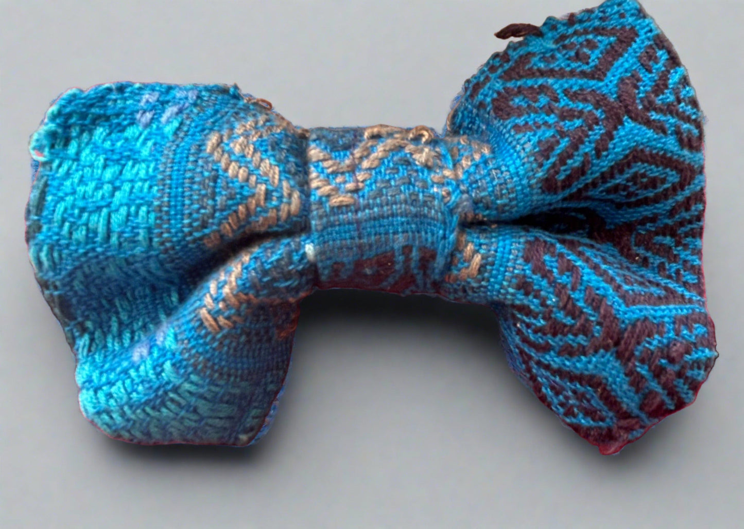 Papillon guatemalteco tessuto a mano: eleganza artigianale con un tocco sostenibile