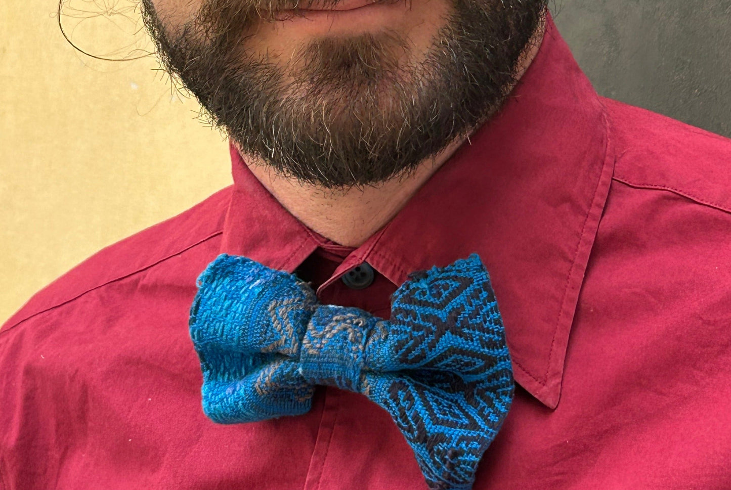 Papillon guatemalteco tessuto a mano: eleganza artigianale con un tocco sostenibile
