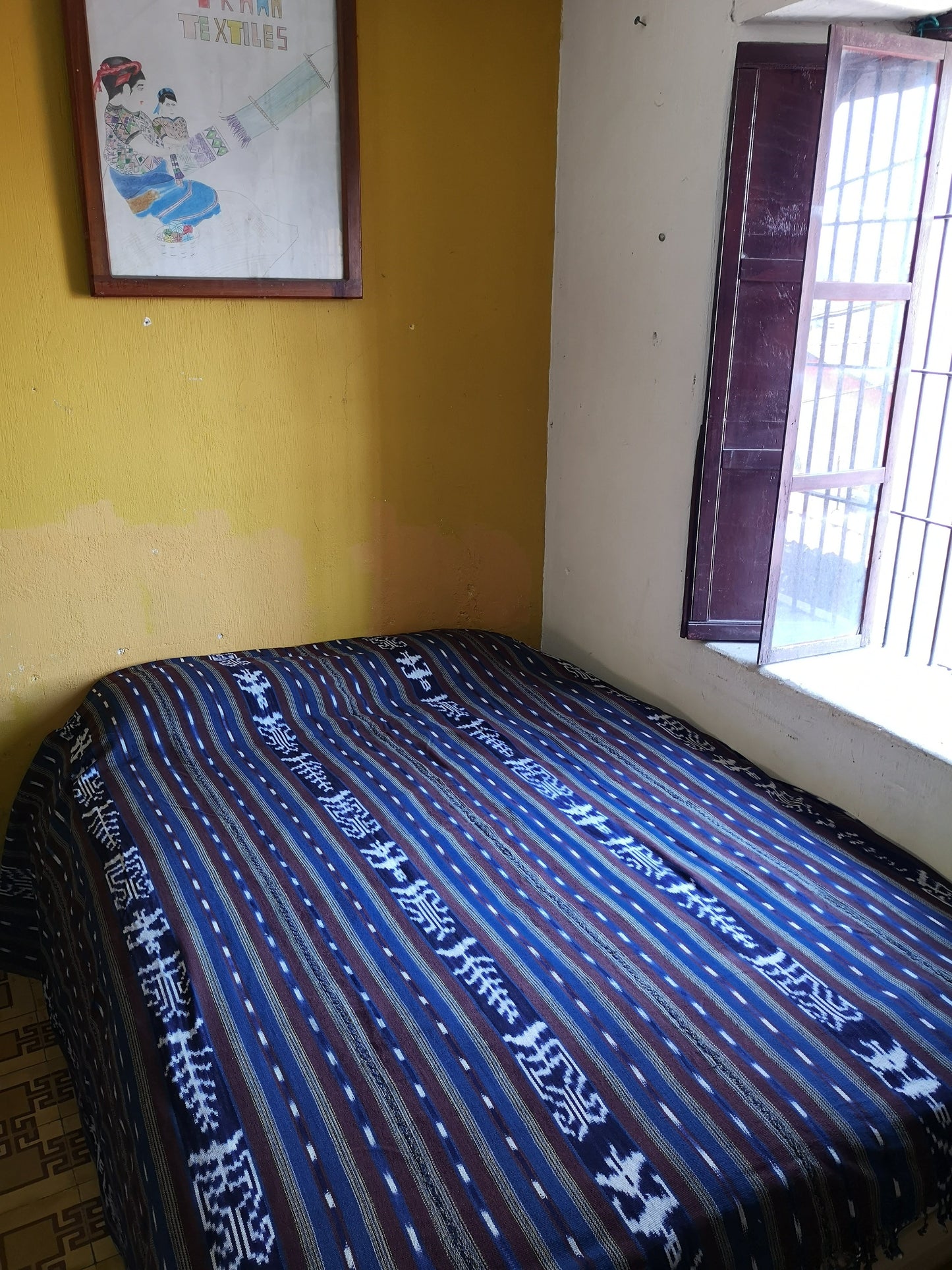 Handwoven Jaspe Bed cover – Naturally dyed, thick cotton from Sololá