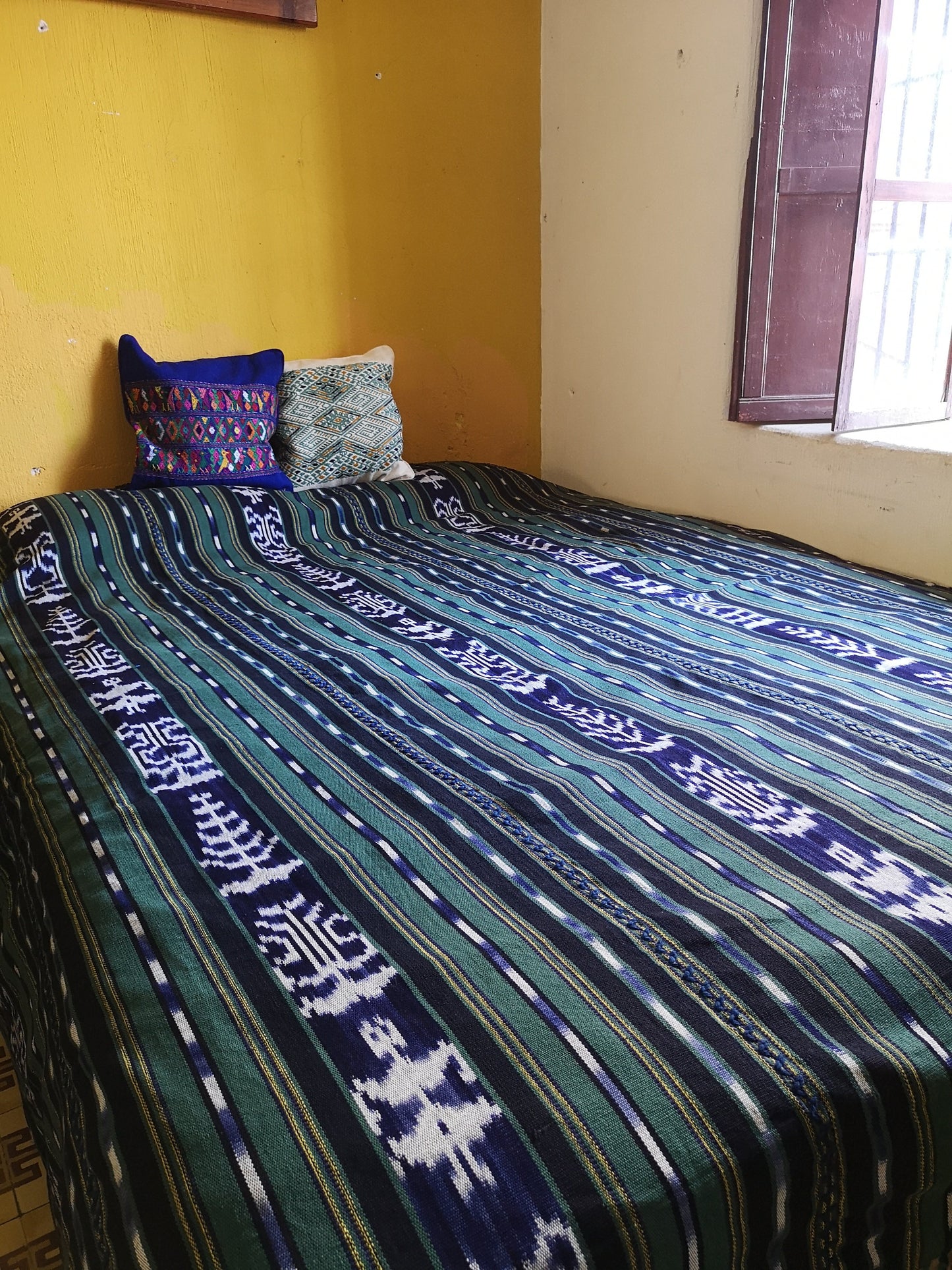 Handwoven Jaspe Bed cover – Naturally dyed, thick cotton from Sololá