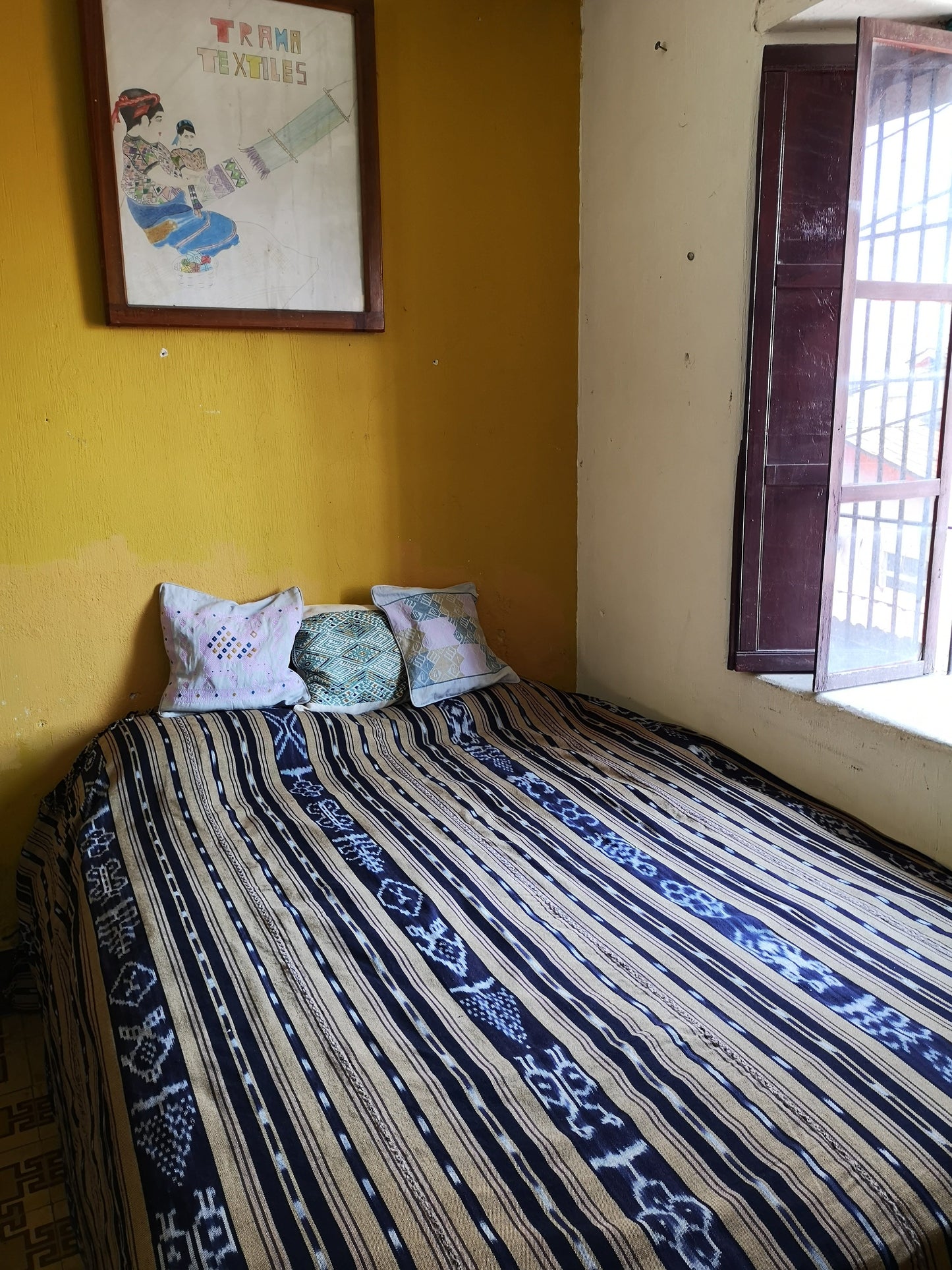 Handwoven Jaspe Bed cover – Naturally dyed, thick cotton from Sololá
