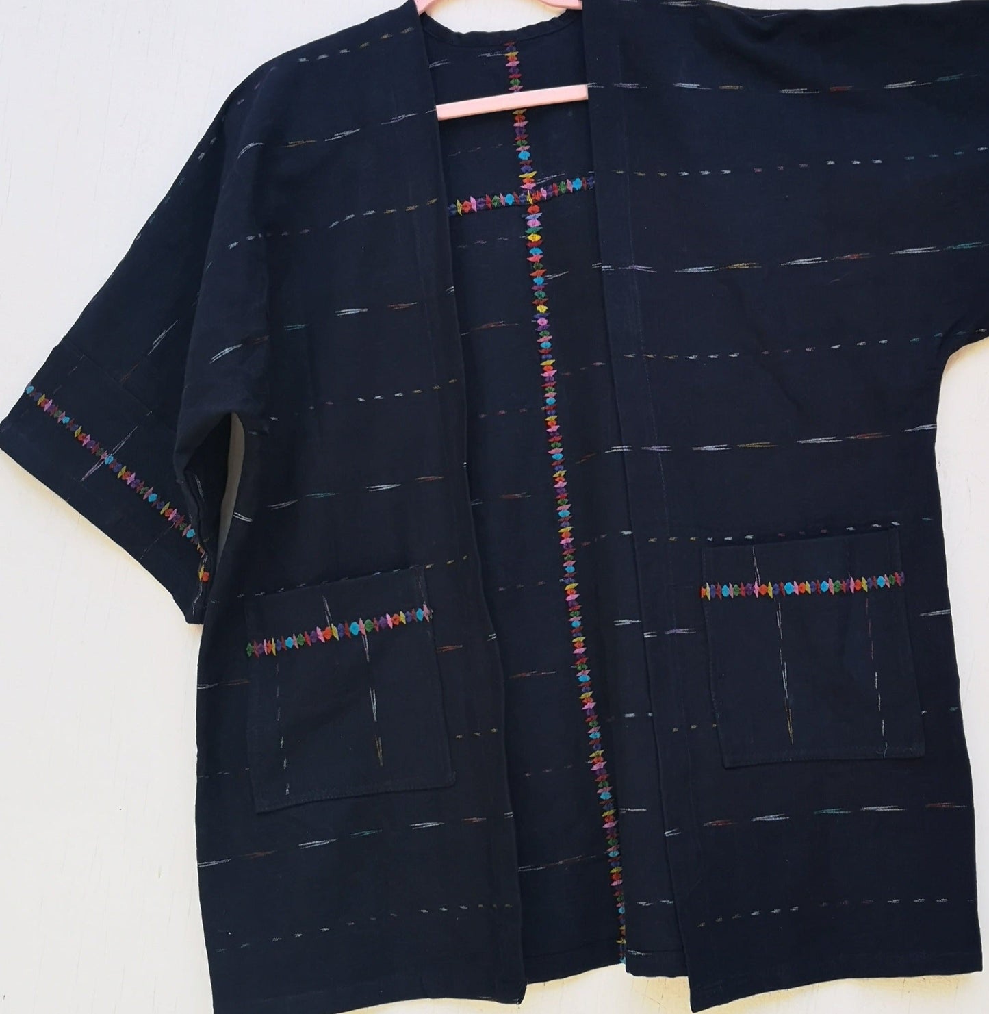 Kimono riciclato tessuto a mano: sostenibile ed elegante