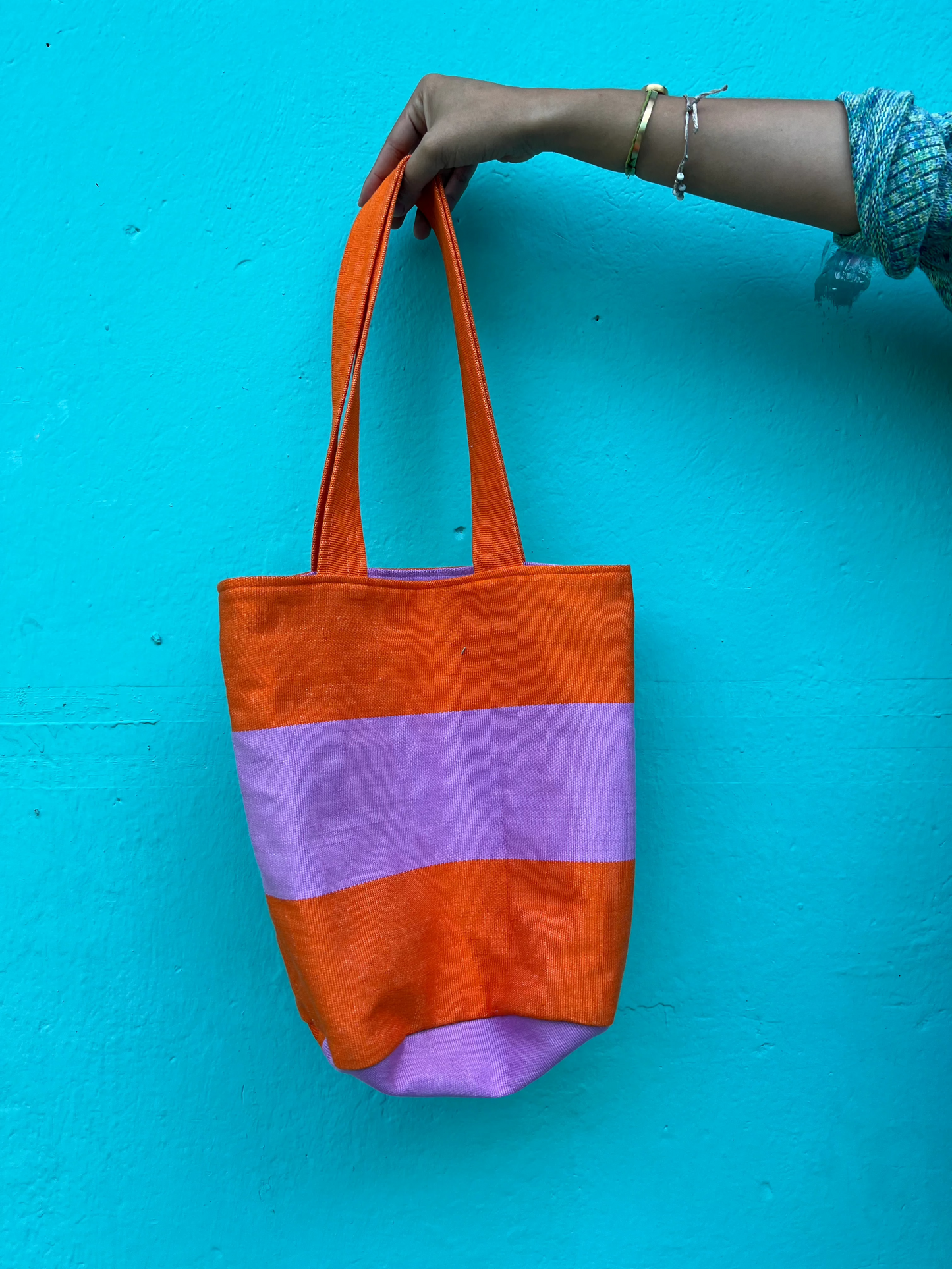 Borsa tote Maya intrecciata a mano: spaziosa ed elegante per l'uso quotidiano