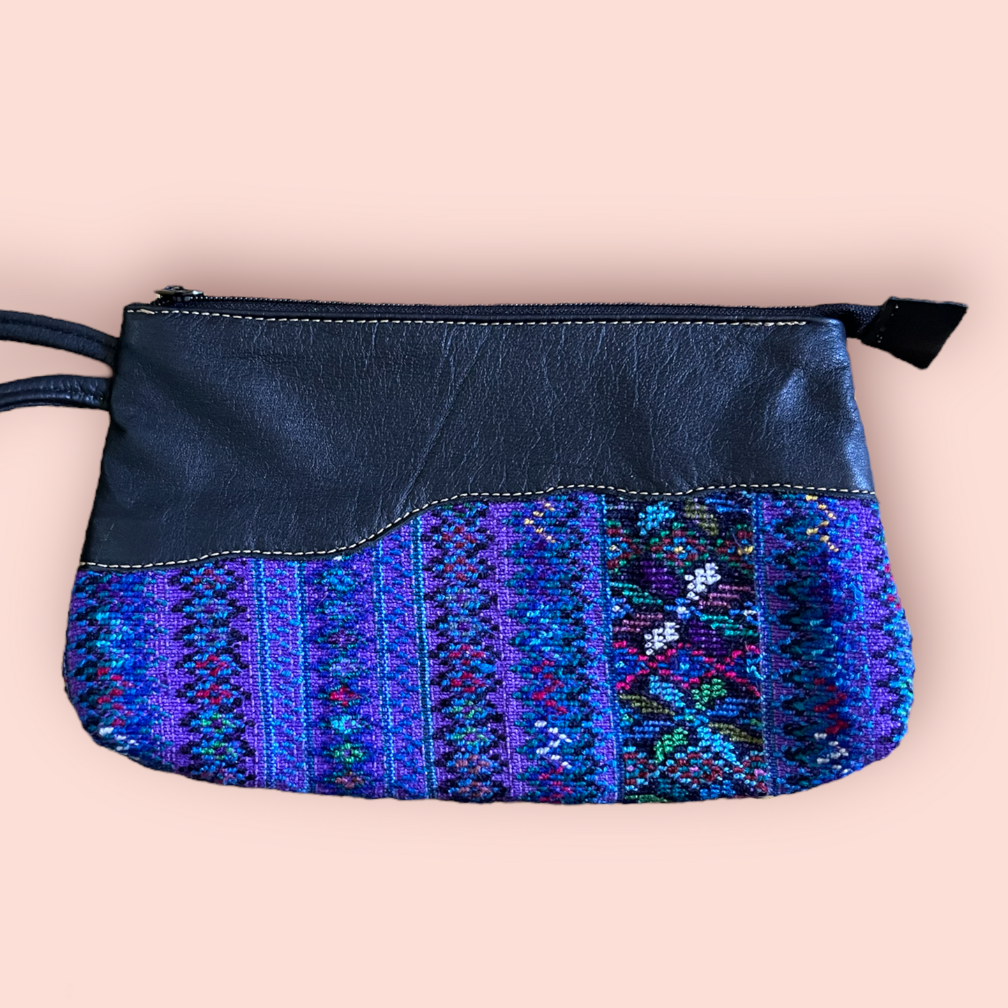 Pochette in pelle e huipil riciclati