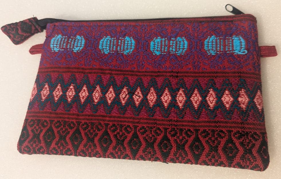 Culebrado Huipil Clutch – Borsa in tessuto Maya riciclato