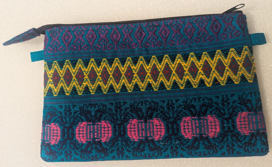 Culebrado Huipil Clutch – Borsa in tessuto Maya riciclato