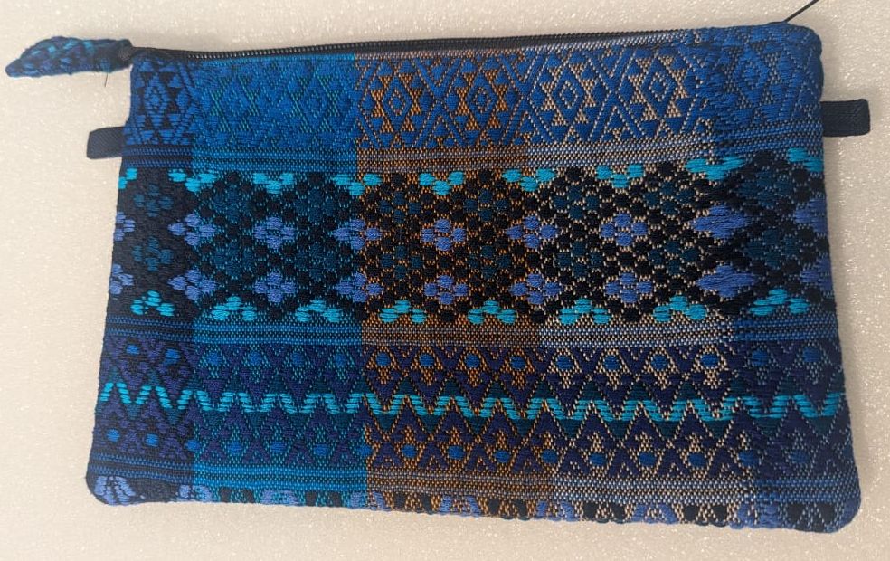 Culebrado Huipil Clutch – Borsa in tessuto Maya riciclato