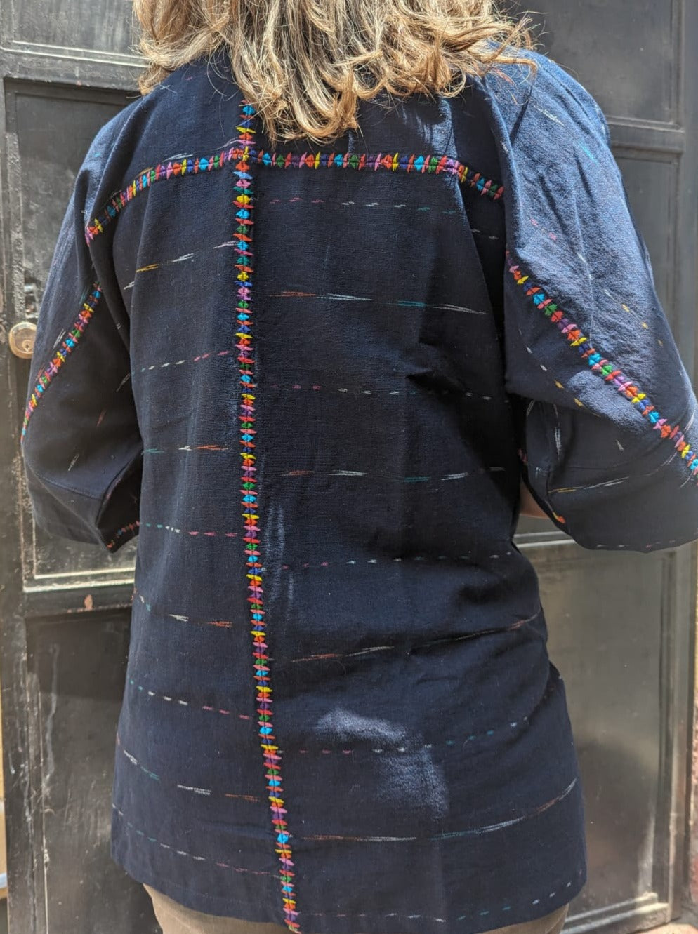 Kimono riciclato tessuto a mano: sostenibile ed elegante