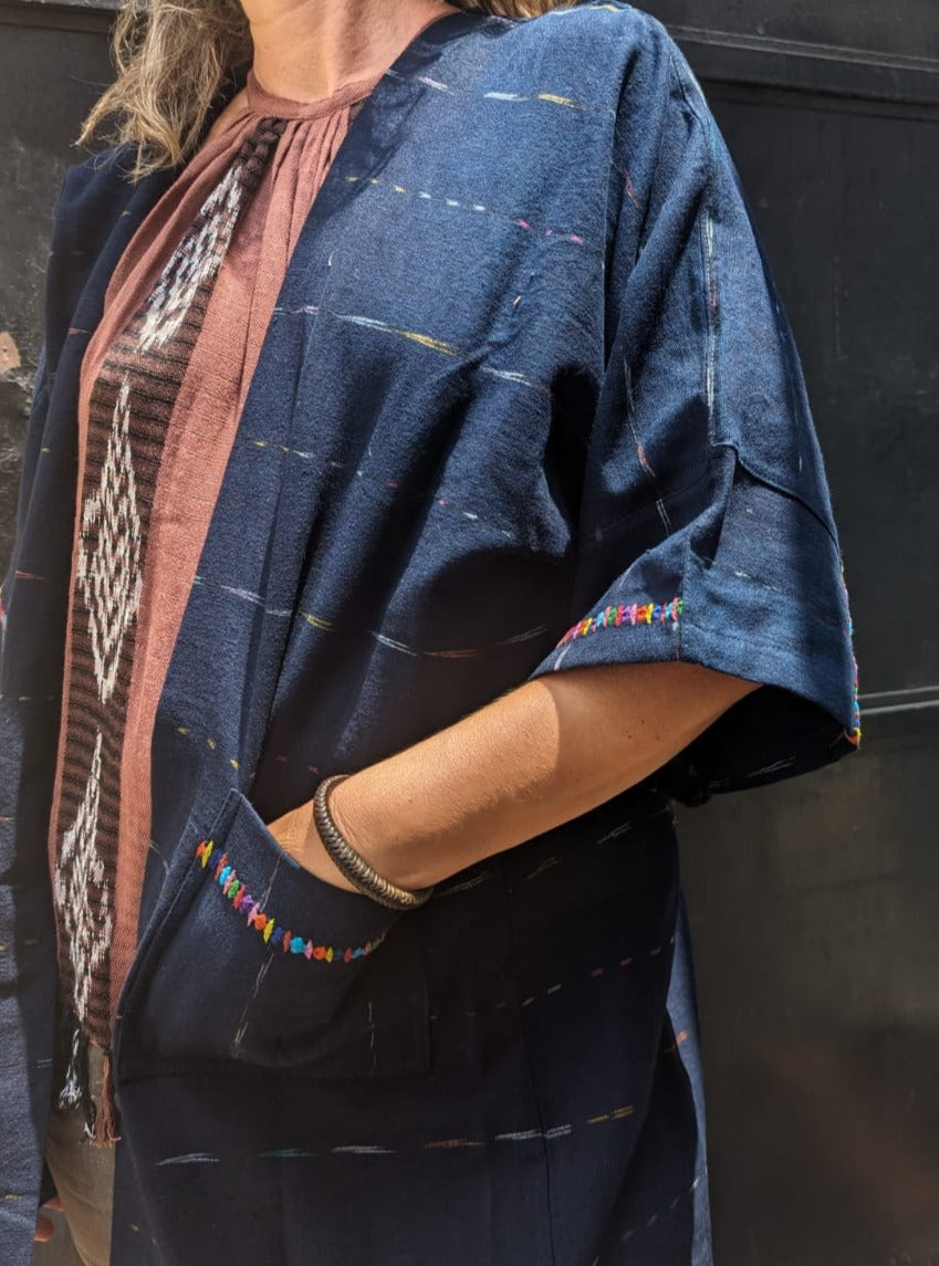 Kimono riciclato tessuto a mano: sostenibile ed elegante