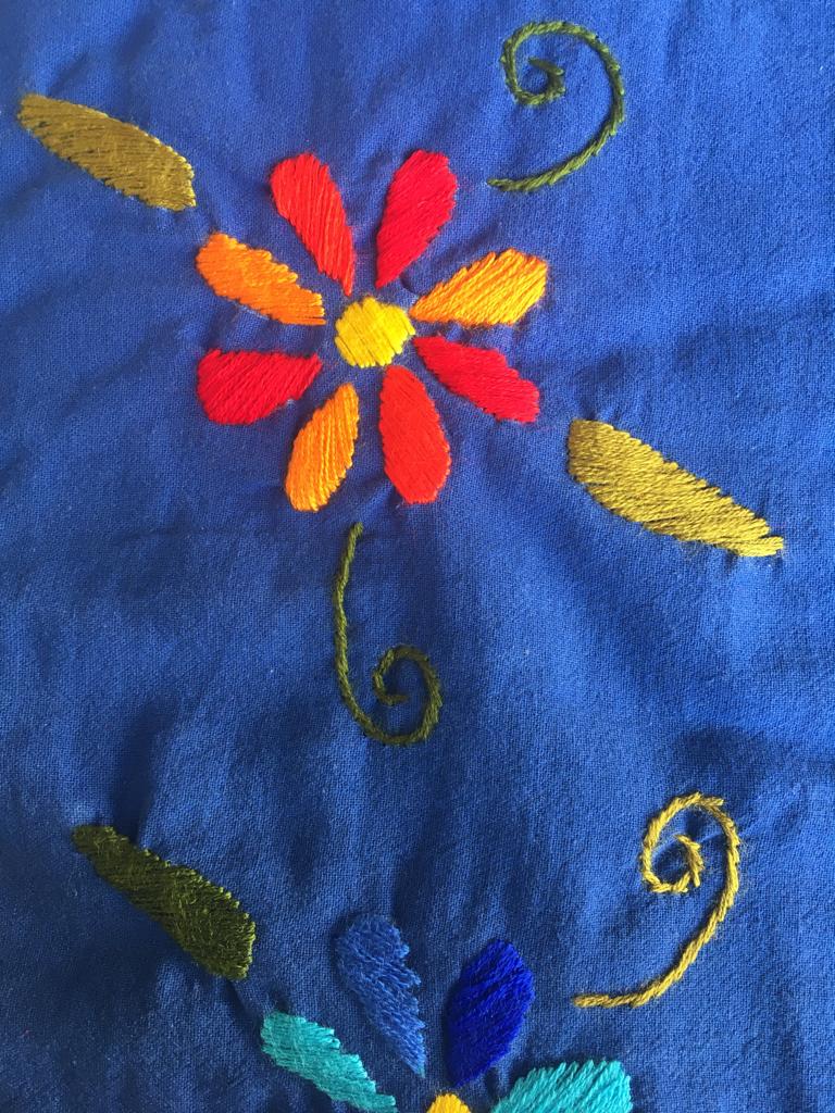 Gonna avvolgente floreale tessuta a mano – Eleganza Maya senza tempo