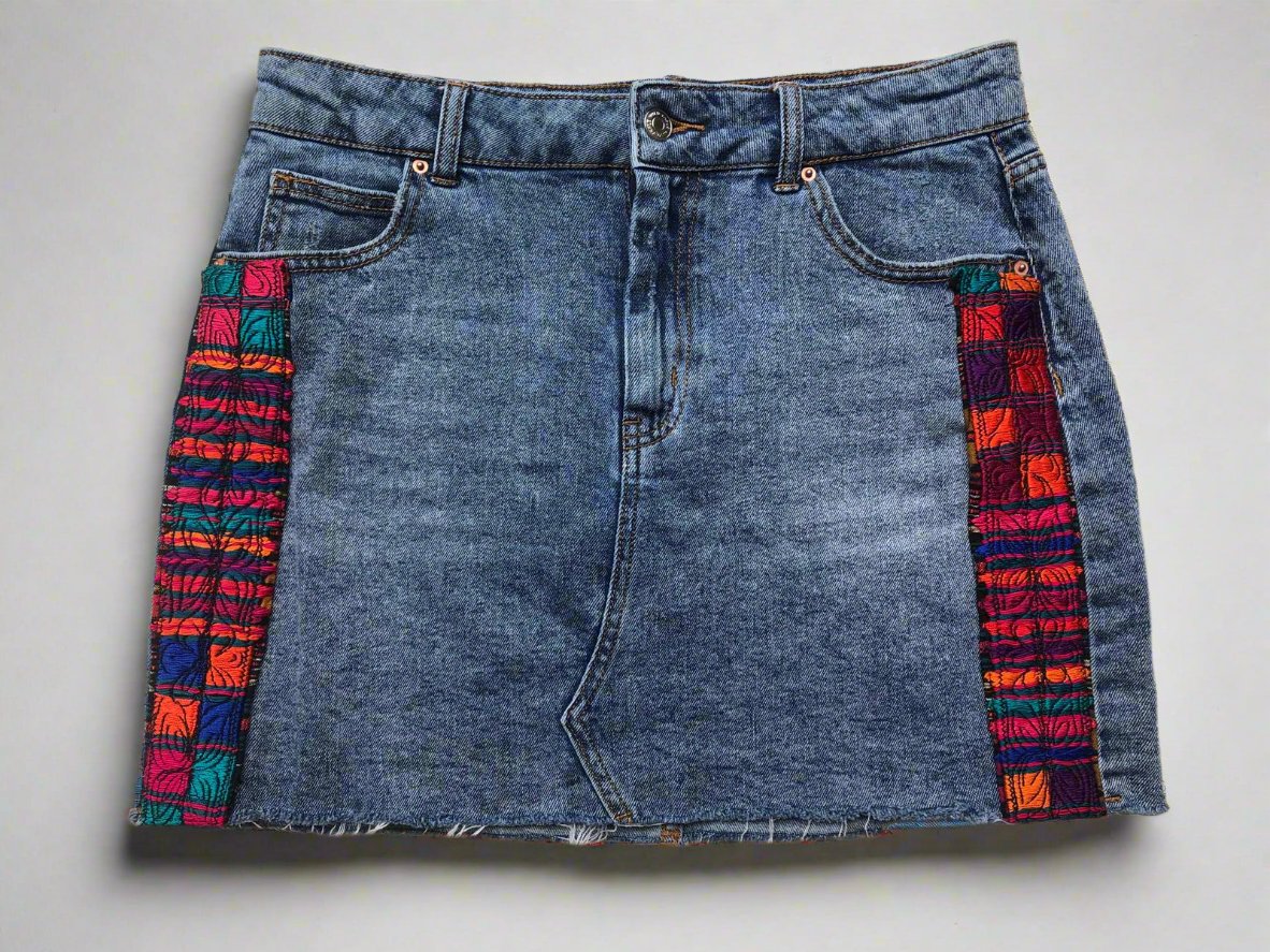 Gonna in denim riciclato: dove la sostenibilità incontra lo stile