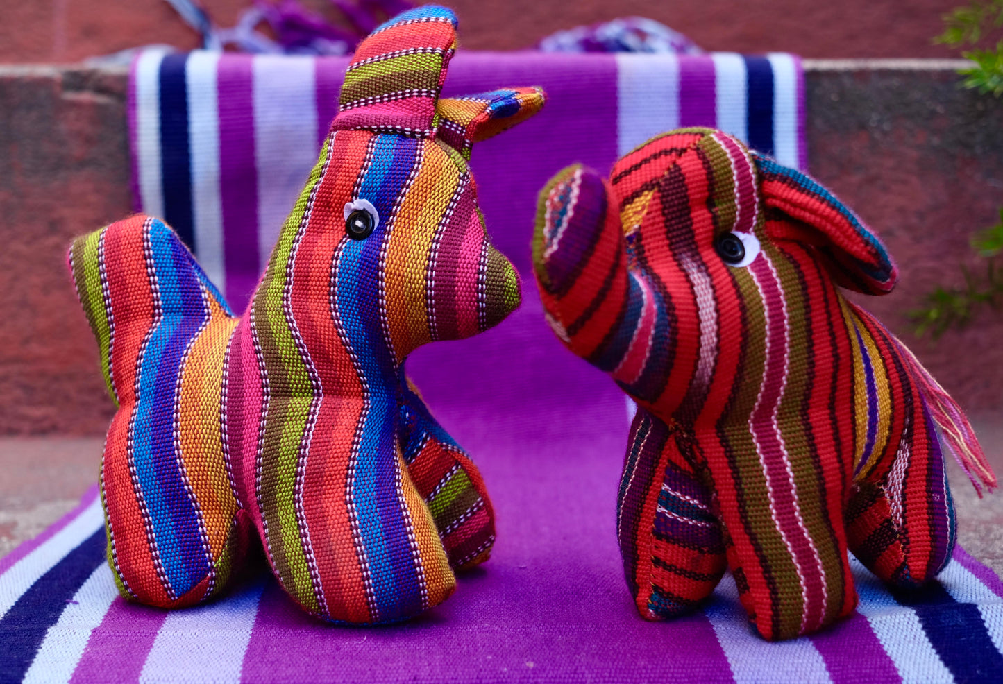 Animali di peluche intrecciati a mano: fatti a mano e adorabili