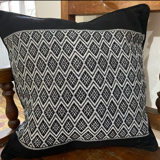Fodera per cuscino con motivo a rombi intrecciata a mano – Artisan Home Décor
