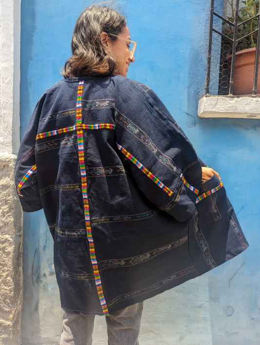Kimono riciclato tessuto a mano: sostenibile ed elegante