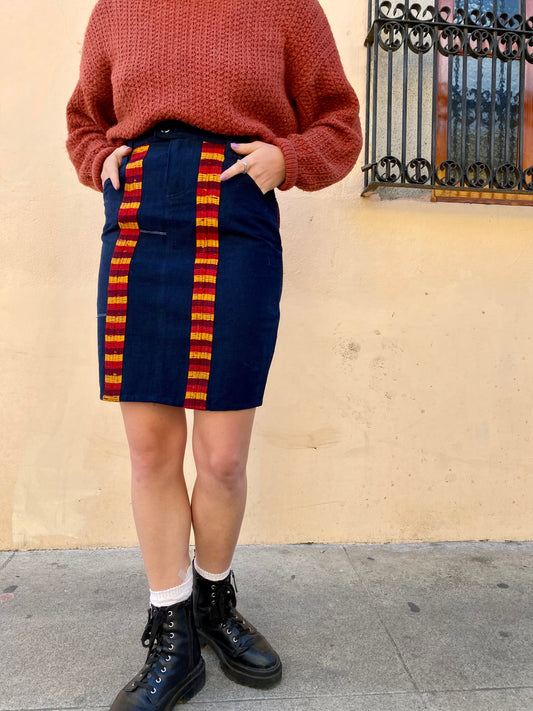 Gonna a tubino Maya tessuta a mano: eleganza etica e stile senza tempo