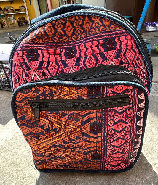 Zaino Culebreado intrecciato a mano: compagno di viaggio sostenibile ed elegante
