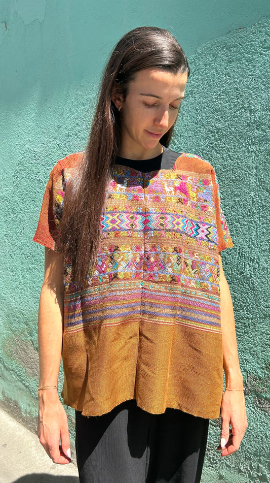 Huipil tessuto a mano – Eleganza tradizionale Maya