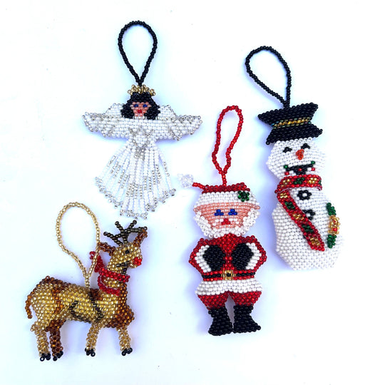 Decorazioni natalizie con perline fatte a mano – Decorazioni artigianali per le feste dal lago Atitlán 
