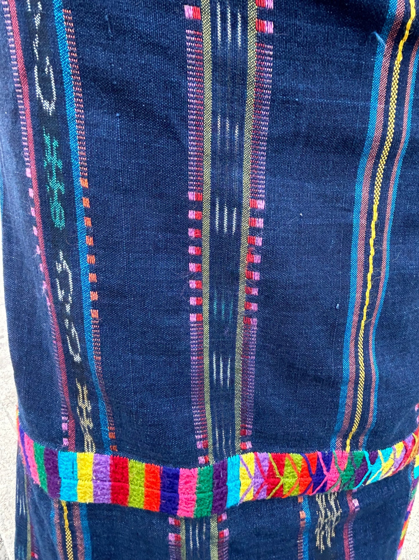 Gonna avvolgente tessuta a mano: una rivisitazione moderna della moda tradizionale Maya