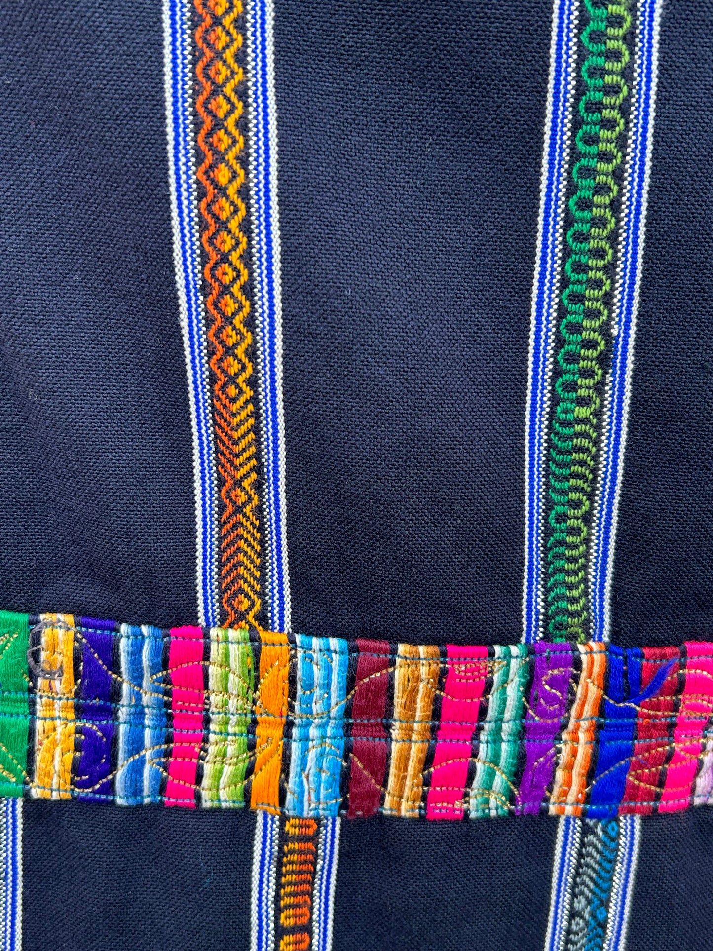 Gonna avvolgente tessuta a mano: una rivisitazione moderna della moda tradizionale Maya