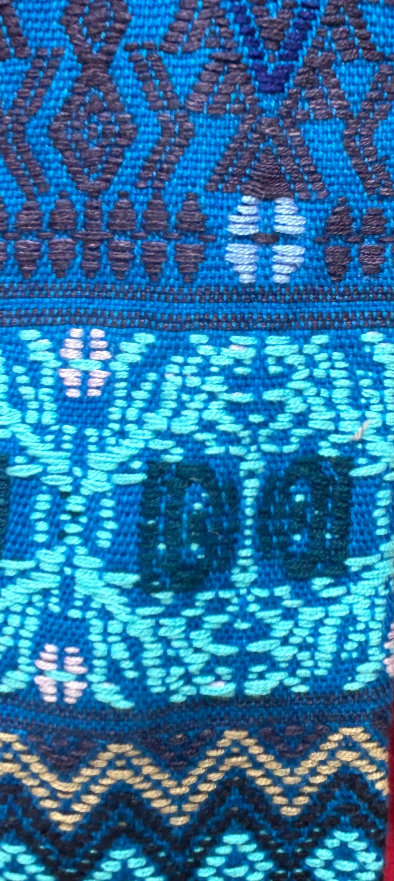 Cravatte guatemalteche tessute a mano: sostenibili ed eleganti