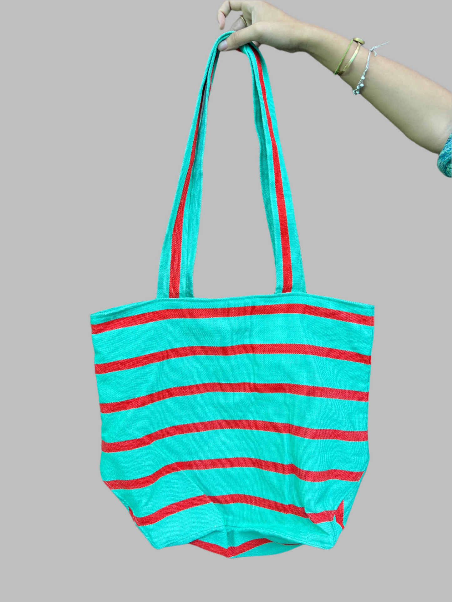 Borsa tote Maya intrecciata a mano: spaziosa ed elegante per l'uso quotidiano