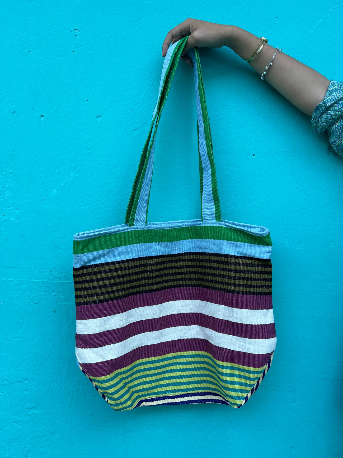 Borsa tote Maya intrecciata a mano: spaziosa ed elegante per l'uso quotidiano