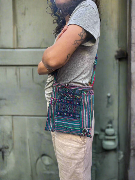 Borsa a tracolla Huipil riciclata (piccola) – Un'eredità sostenibile del Guatemala