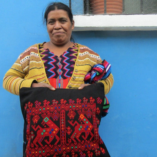 Fodera per cuscino Maya tessuta a mano – Ricamo Quiché con cervi e uccelli