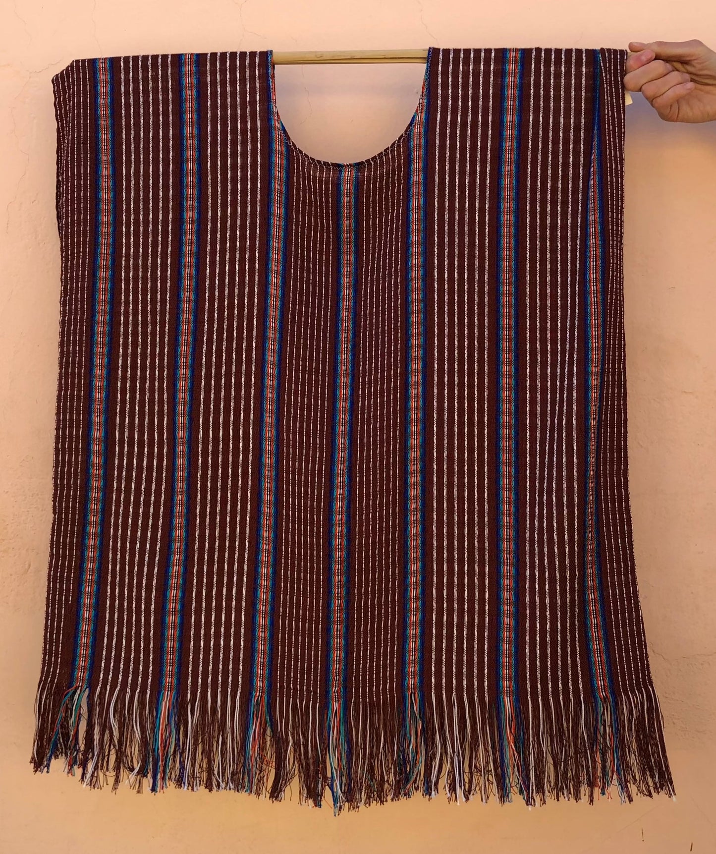 Camicetta con nappe in cotone tessuto a mano: leggera, morbida e vivace