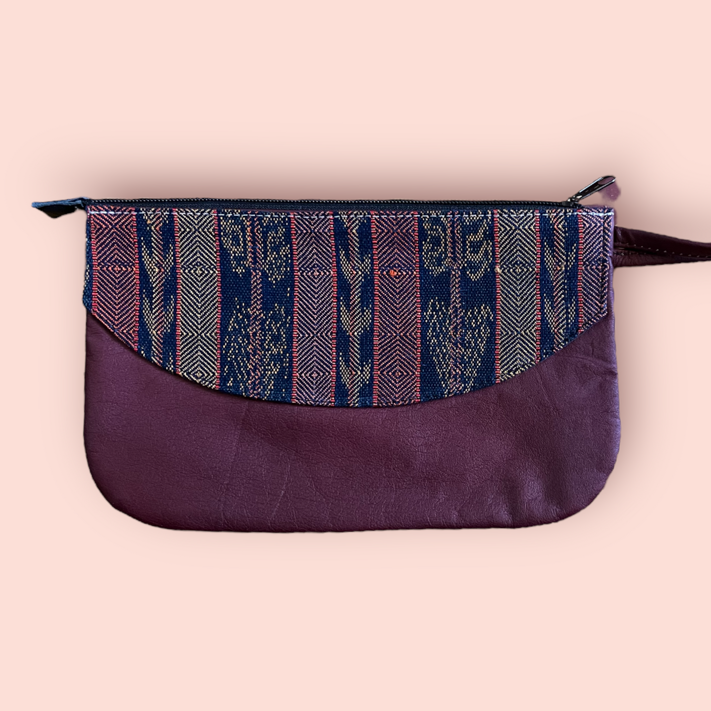 Pochette in pelle riciclata con tessuti Maya colorati