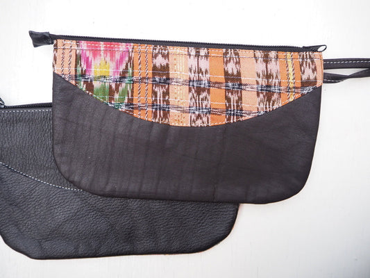 Pochette in pelle riciclata con tessuti Maya colorati