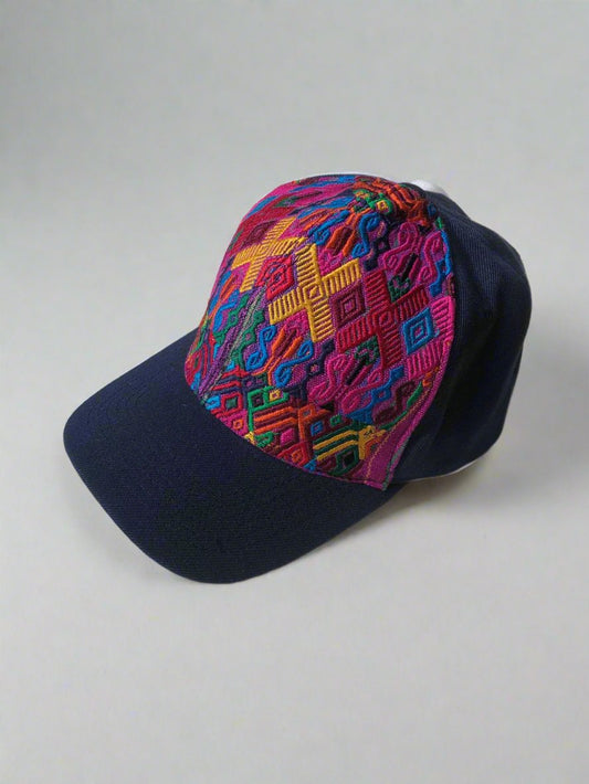 Cappellino blu navy riciclato – Fatto a mano con tessuti Maya