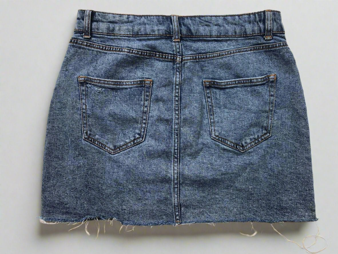 Gonna in denim riciclato: dove la sostenibilità incontra lo stile