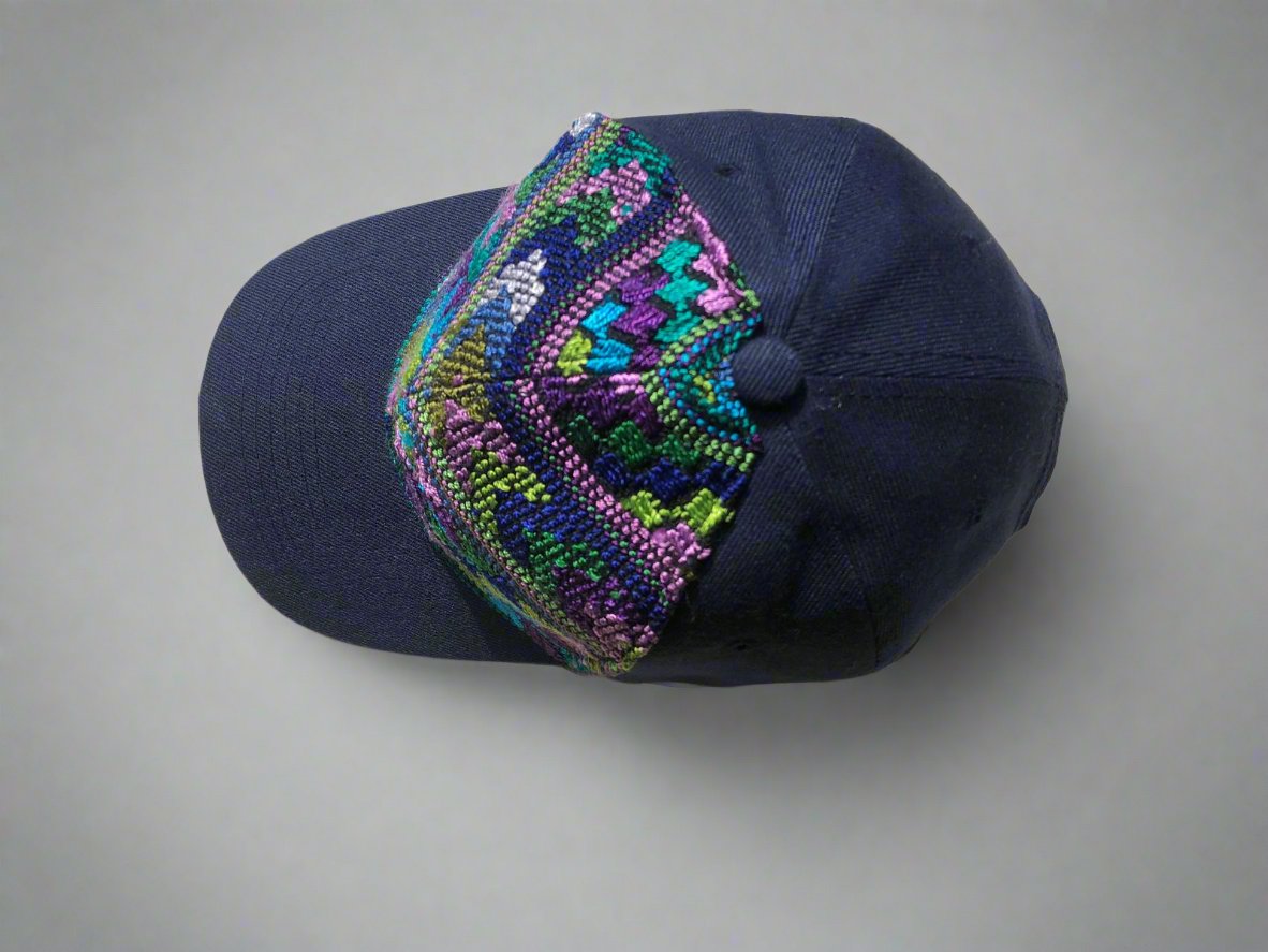 Cappellino blu navy riciclato – Fatto a mano con tessuti Maya
