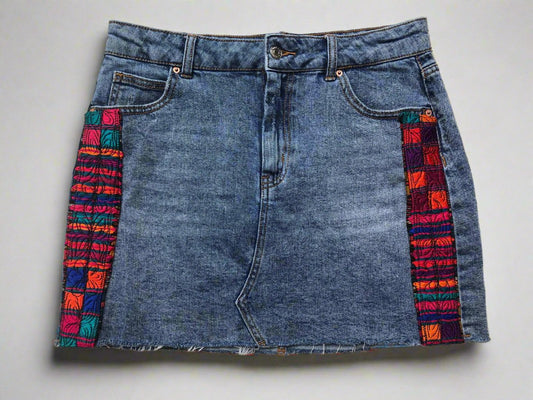 Gonna in denim riciclato: dove la sostenibilità incontra lo stile