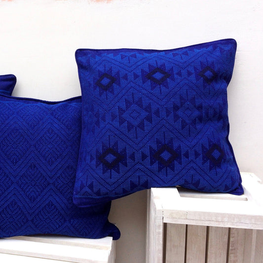 Fodera per cuscino blu scuro tessuta a mano – Ricamo geometrico Maya