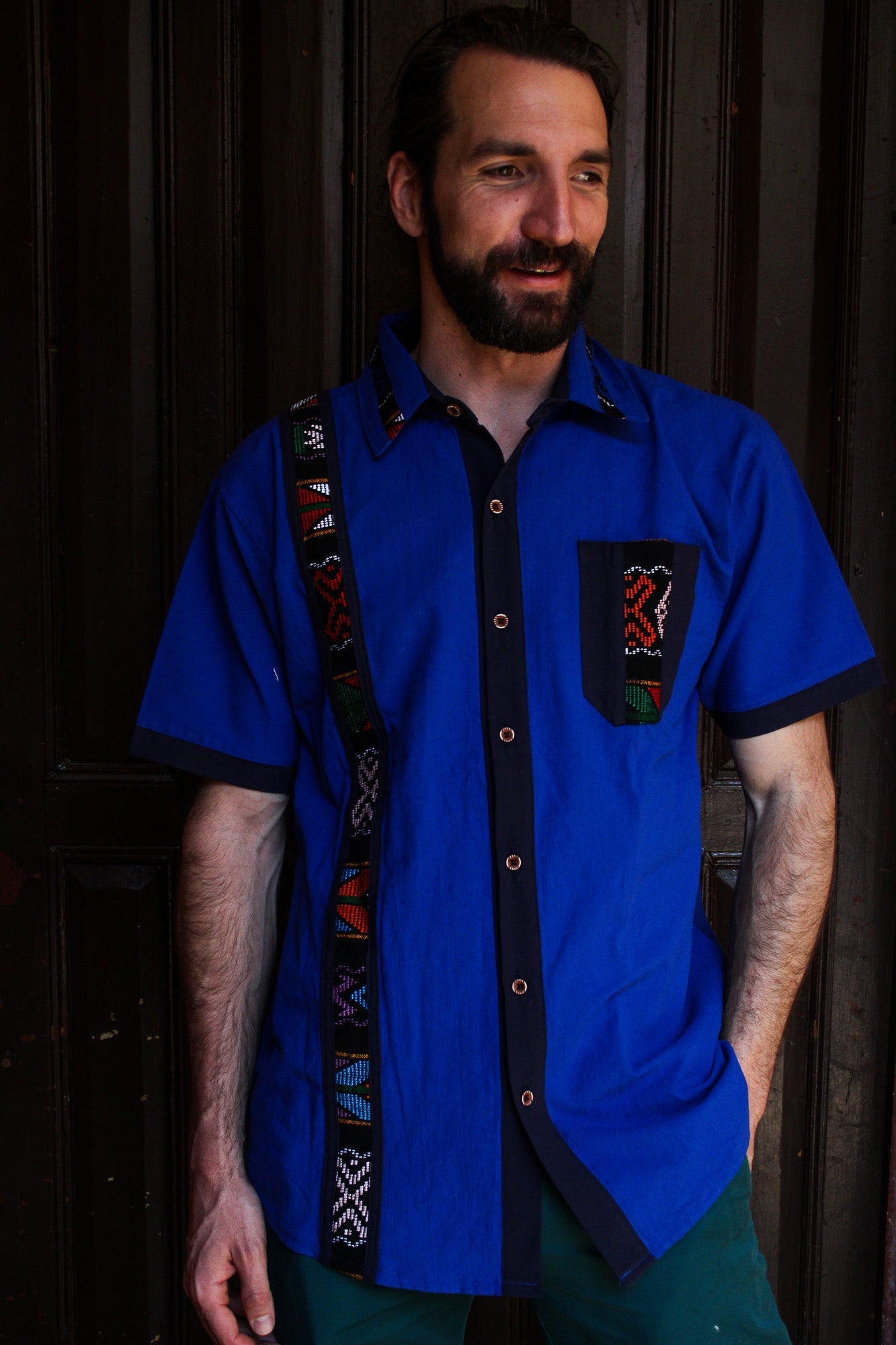 Camicie in cotone tessute a mano: comfort e stile senza tempo